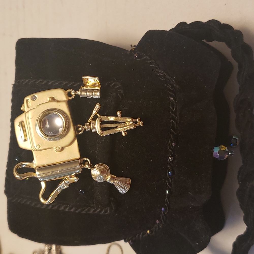 DANECRAFT Camera Charm Pin